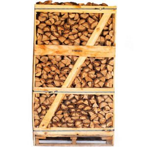 Een grote pallet eikenhout.