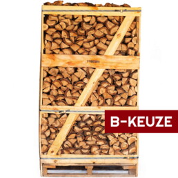 Een hoge pallet B-keuze eikenhout.