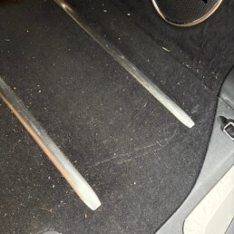 hout afval in auto bekleding