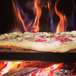 pizza maken op hout van stocers